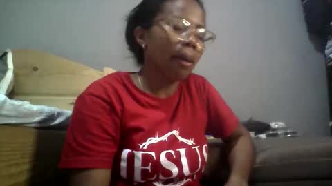 Snapshot of aicha_boobs chatting on 10/21/25, 06:41 Aicha boobs online show from 10/21/25, 06:41