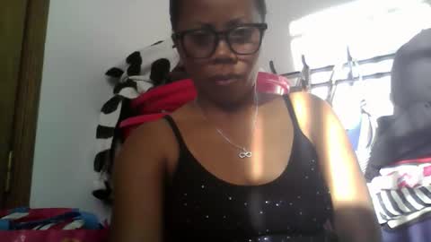 Snapshot of aicha_boobs chatting on 05/17/26, 12:45 Aicha boobs online show from 05/17/26, 12:45