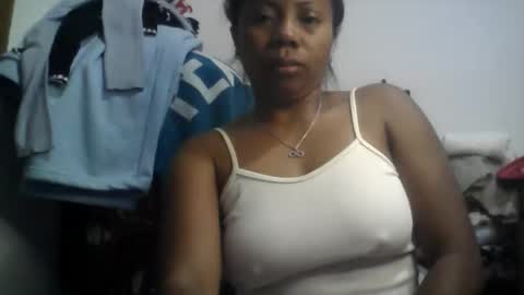 Snapshot of aicha_boobs chatting on 05/27/26, 01:46 Aicha boobs online show from 05/27/26, 01:46