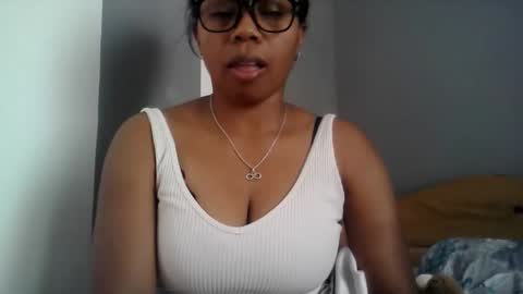 Snapshot of aicha_boobs chatting on 06/08/26, 01:11 Aicha boobs online show from 06/08/26, 01:11