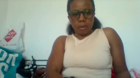 Snapshot of aicha_boobs chatting on 06/16/26, 07:44 Aicha boobs online show from 06/16/26, 07:44