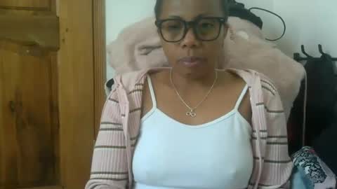 Snapshot of aicha_boobs chatting on 06/30/26, 06:47 Aicha boobs online show from 06/30/26, 06:47