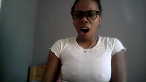 Snapshot of aicha_boobs chatting on 07/31/26, 08:25 Aicha boobs online show from 07/31/26, 08:25