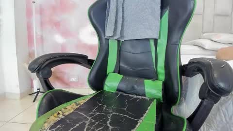 karoline  online show from 11/26/25, 04:52