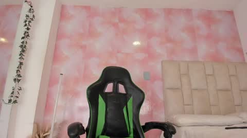 karoline  online show from 04/08/26, 11:05