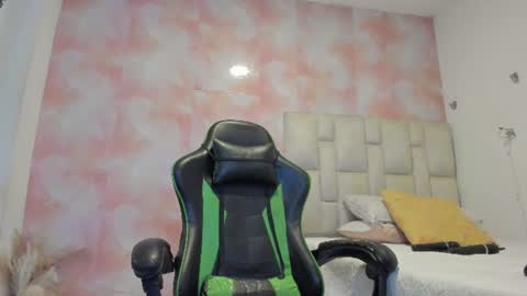 Snapshot of aida_rose chatting on 06/19/26, 08:23 karoline online show from 06/19/26, 08:23