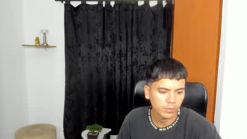 Aidenhot online show from 12/04/25, 08:23