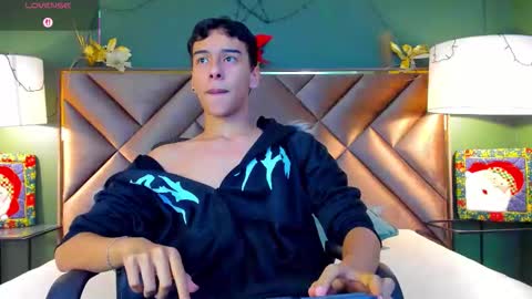 Snapshot of aiden_royce chatting on 12/18/25, 10:05 aiden_royce online show from 12/18/25, 10:05