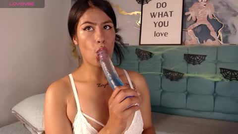 Snapshot of aiilynn_1 chatting on 10/31/25, 04:41 Ailyn online show from 10/31/25, 04:41