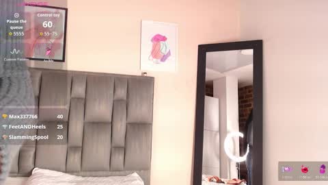 Snapshot of aiilynn_1 chatting on 12/01/25, 10:37 Ailyn online show from 12/01/25, 10:37