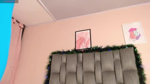 Snapshot of aiilynn_1 chatting on 12/15/25, 11:20 Ailyn online show from 12/15/25, 11:20