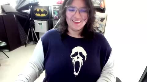 Snapshot of aikadreams chatting on 12/18/25, 02:23 Catalina online show from 12/18/25, 02:23