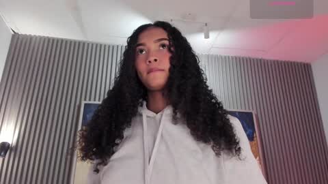 Snapshot of ailann_ chatting on 01/22/25, 01:42 Alisson online show from 01/22/25, 01:42