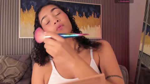 Snapshot of ailann_ chatting on 02/13/25, 07:52 Alisson online show from 02/13/25, 07:52