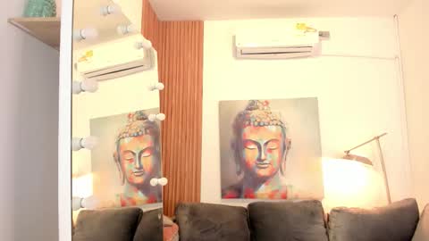 Snapshot of ailann_ chatting on 11/01/25, 07:49 Alisson online show from 11/01/25, 07:49