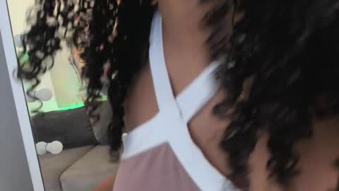 Snapshot of ailann_ chatting on 11/12/25, 07:46 Alisson online show from 11/12/25, 07:46