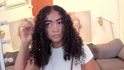 Snapshot of ailann_ chatting on 11/20/25, 09:03 Alisson online show from 11/20/25, 09:03