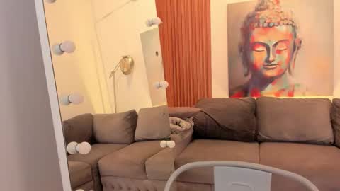 Snapshot of ailann_ chatting on 11/28/25, 07:49 Alisson online show from 11/28/25, 07:49