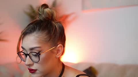  Aileen  online show from 11/10/25, 07:13