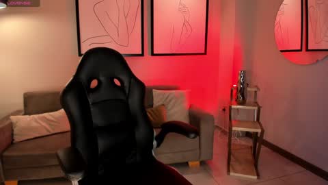 Snapshot of aileenvega chatting on 12/24/24, 05:34 AILEEN VEGA online show from 12/24/24, 05:34