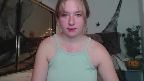 Snapshot of ailissa__fox chatting on 10/25/25, 06:54 Alisa online show from 10/25/25, 06:54