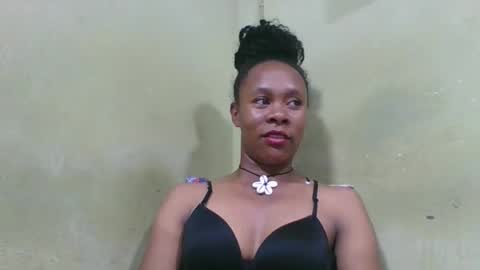 Snapshot of aimee982179 chatting on 04/16/26, 05:36 aimee982179 online show from 04/16/26, 05:36