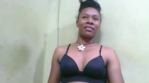 Snapshot of aimee982179 chatting on 04/18/26, 04:22 aimee982179 online show from 04/18/26, 04:22