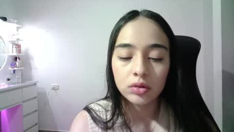 Snapshot of aineangeel chatting on 12/02/25, 01:00 AINE online show from 12/02/25, 01:00