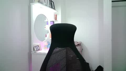 Snapshot of aineangeel chatting on 05/29/26, 01:36 AINE online show from 05/29/26, 01:36
