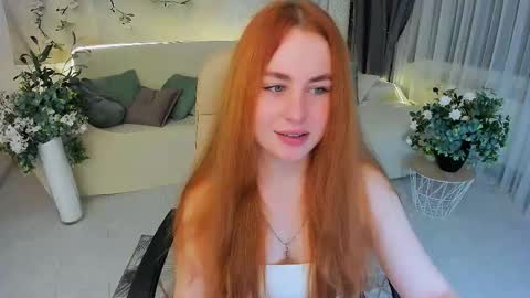 Snapshot of airysilhouette chatting on 11/07/25, 01:16 Louise online show from 11/07/25, 01:16