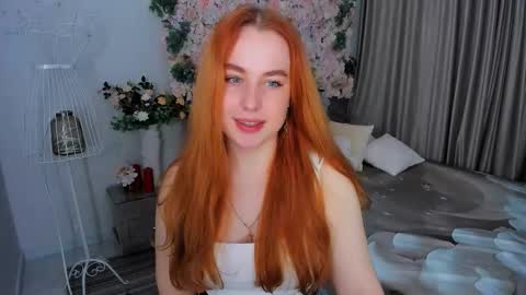 Snapshot of airysilhouette chatting on 11/19/25, 10:15 Louise online show from 11/19/25, 10:15