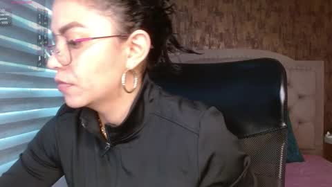 aisha__cambell online show from 11/17/25, 11:49