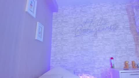 Snapshot of aisha_h chatting on 02/18/25, 12:04 Aisha online show from 02/18/25, 12:04