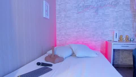 Snapshot of aisha_h chatting on 02/22/25, 08:20 Aisha online show from 02/22/25, 08:20