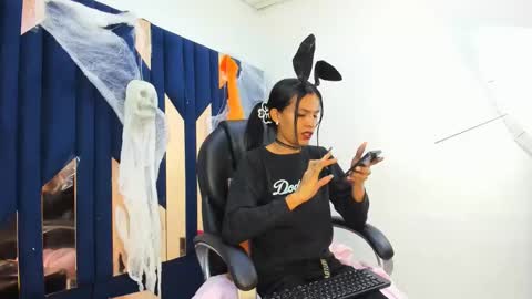 Aisha online show from 11/01/25, 11:07