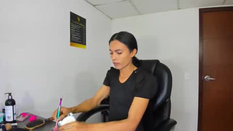 Snapshot of aisha_hotts777 chatting on 12/21/25, 04:41 Aisha online show from 12/21/25, 04:41