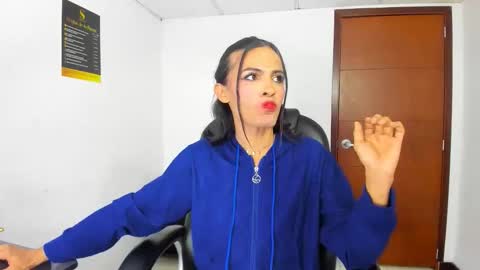 Snapshot of aisha_hotts777 chatting on 12/21/25, 05:20 Aisha online show from 12/21/25, 05:20