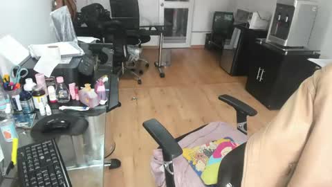 Snapshot of aisha_latina chatting on 04/14/26, 03:40 Katie online show from 04/14/26, 03:40