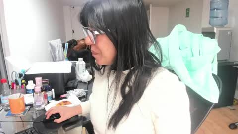 Snapshot of aisha_latina chatting on 04/16/26, 02:18 Katie online show from 04/16/26, 02:18