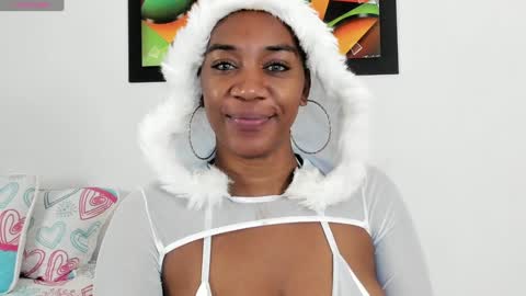 Snapshot of aisha_w10 chatting on 01/15/25, 12:36 Aisha online show from 01/15/25, 12:36