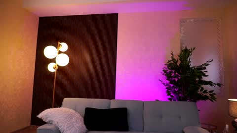 Lora online show from 12/15/24, 05:45