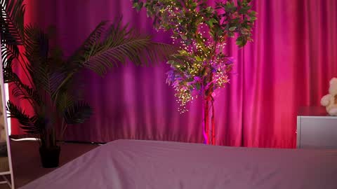 Lora online show from 02/06/25, 12:59