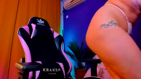 Lora online show from 02/13/25, 04:50