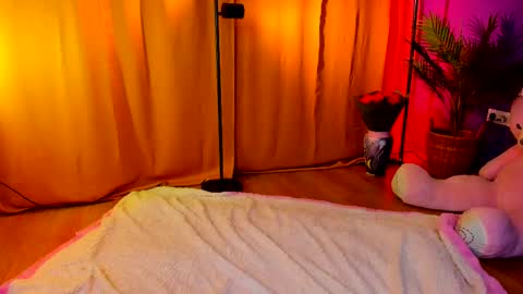 Lora online show from 02/27/25, 08:39