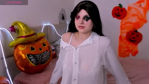 Aisha online show from 10/31/25, 04:13