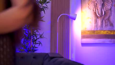 Aisha online show from 04/04/26, 08:45