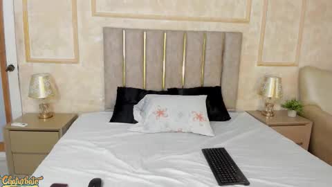 aishalehmann online show from 10/16/25, 11:33