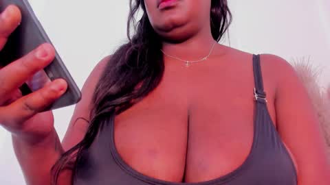 Snapshot of aishazaa chatting on 11/13/25, 02:49 aishazaa online show from 11/13/25, 02:49