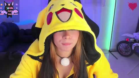 Snapshot of aishelyng20 chatting on 10/15/25, 10:54 aishelyng20 online show from 10/15/25, 10:54