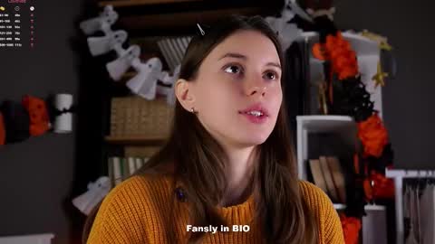 Snapshot of aislyfarran chatting on 10/28/25, 01:31 Aliza online show from 10/28/25, 01:31